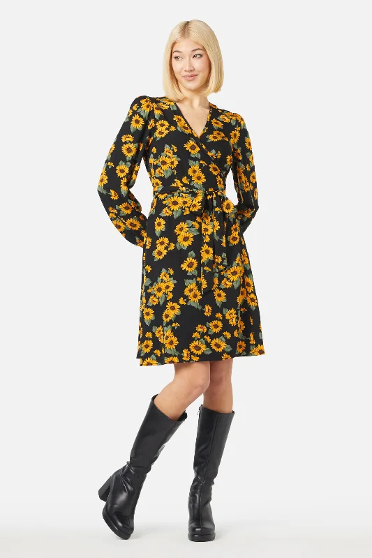 Vintage-Modern Style Offers Winter Daisy Mini Dress