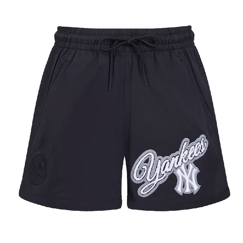 Women's Chic Outerwear Attire MLB NEW YORK YANKEES SCRIPT WOVEN SHORT (BLACK)