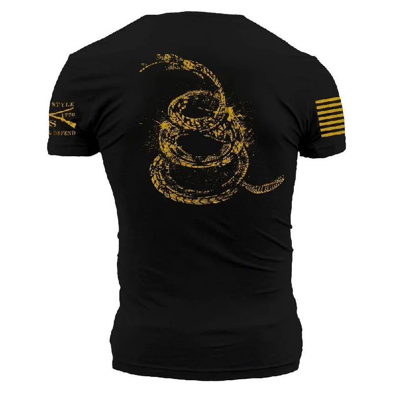 Chic Style, Always In Vogue Don't Tread on Me Gadsden Tracks T-Shirt - Black